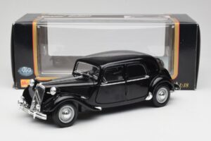 Citroen 15CV 6 Cyl Must Maisto 1:18 31821 Metall - pilt 8/8