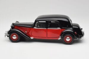 Citroen 15CV 6 Cyl Must & Punane Valmy Maisto 1:18 56009 Metall - pilt 4/8
