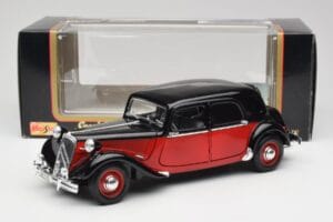 Citroen 15CV 6 Cyl Must & Punane Valmy Maisto 1:18 56009 Metall - pilt 8/8