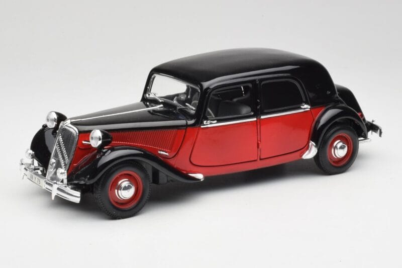 Citroen 15CV 6 Cyl Must & Punane Valmy Maisto 1:18 56009 Metall