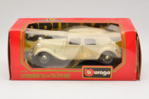 Citroen 15CV Traction Avant Beež Bburago 1:24 1501-B1 Metall