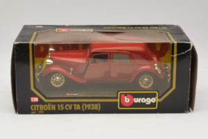 Citroen 15CV TA Punane Bburago 1:24 1501 Metall