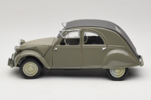 Citroen 2CV Roheline Maisto 1:18 50289 Metall - pilt 4/8
