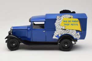 Citroen C4 F Pas de Pneus Trop Petit Sinine Solido 1:18 151235-00 Metall - pilt 4/8
