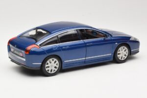Citroen C6 Sinine Bburago 1:18 18-12073 Metall - pilt 3/8