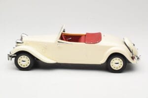 Citroen Traction Avant 11B Kabriolett Kreemjas Norev 1:18 181440 Metall - pilt 3/6