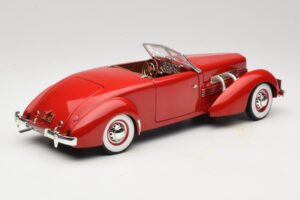 Cord 812 Kabriolett Punane American Muscle 1:18 32158 Metall - pilt 3/8