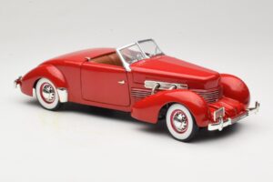 Cord 812 Kabriolett Punane American Muscle 1:18 32158 Metall - pilt 6/8