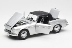 Datsun Fairlady 2000 SR311 Roadster Hõbedane AUTOart 1:18 77432 Metall - pilt 2/8