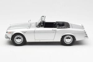 Datsun Fairlady 2000 SR311 Roadster Hõbedane AUTOart 1:18 77432 Metall - pilt 4/8