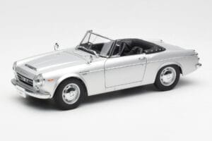 Datsun Fairlady 2000 SR311 Roadster Hõbedane AUTOart 1:18 77432 Metall