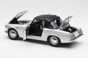 Datsun Fairlady 2000 SR311 Roadster Hõbedane AUTOart 1:18 77432 Metall - pilt 5/8