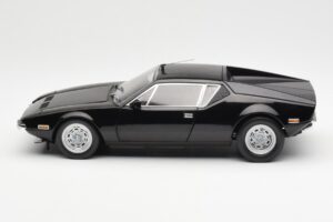 De Tomaso Pantera Must Kyosho 1:18 08851BK Metall - pilt 4/8