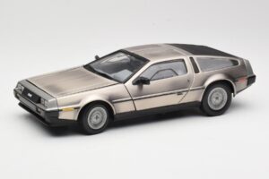 DeLorean DMC-12 LK Hõbedane Sun Star 1:18 2701 Metall