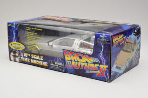 DeLorean DMC-12 Time Machine Back to the Future II Diamond 1:15 210123 Metall - pilt 3/3