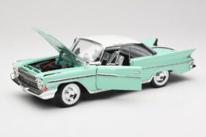 DeSoto Adventurer Roheline Road Signature 1:18 92738-R1 Metall - pilt 2/8