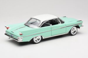 DeSoto Adventurer Roheline Road Signature 1:18 92738-R1 Metall - pilt 3/8