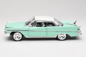 DeSoto Adventurer Roheline Road Signature 1:18 92738-R1 Metall - pilt 4/8
