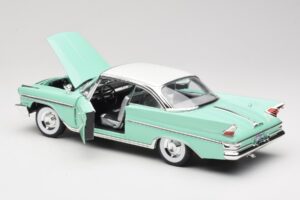 DeSoto Adventurer Roheline Road Signature 1:18 92738-R1 Metall - pilt 5/8