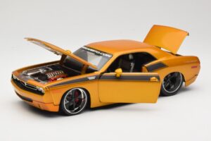 Dodge Challenger Concept Kuldne Maisto 1:18 31320 Metall - pilt 2/8