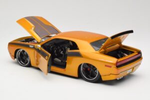 Dodge Challenger Concept Kuldne Maisto 1:18 31320 Metall - pilt 5/8