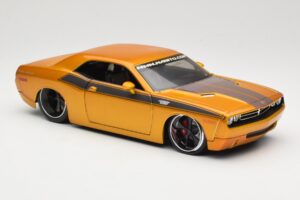 Dodge Challenger Concept Kuldne Maisto 1:18 31320 Metall - pilt 6/8