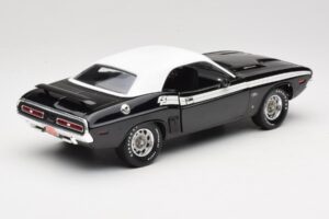 Dodge Challenger R/T Must & Valge ERTL 1:18 36549 Metall - pilt 3/8