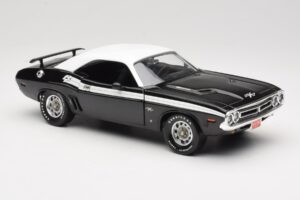 Dodge Challenger R/T Must & Valge ERTL 1:18 36549 Metall - pilt 6/8