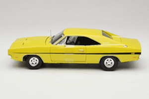 Dodge Charger R/T Kollane Dirty Mary Crazy Larry Auto World 1:18 AWSS101/06 Metall - pilt 4/8