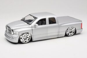 Dodge Ram Tuned Hõbe Jada 1:18 63162-SM Metall