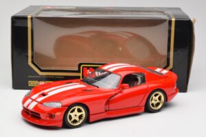 Dodge Viper GTS Punane Bburago 1:18 3075 Metall - pilt 8/8