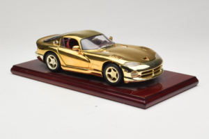 Dodge Viper GTS Gold Plated 23K Maisto 1:18 GP001 Metall - pilt 6/8