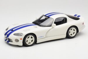 Dodge Viper GTS Stone White GT Spirit 1:18 GT940 Vaik
