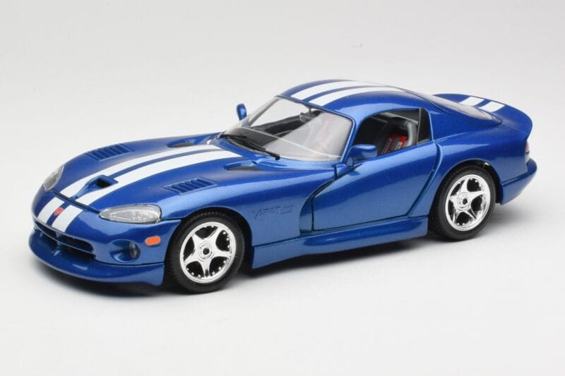 Dodge Viper GTS SR II Sinine Valgete Triipudega Bburago 1:18 3330 Metall