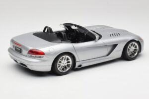 Dodge Viper SRT-10 Bright Hõbe Bburago 1:18 34908 Metall - pilt 3/8
