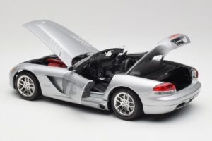 Dodge Viper SRT-10 Bright Hõbe Bburago 1:18 34908 Metall - pilt 5/8