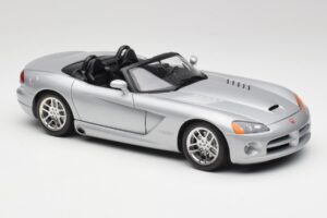 Dodge Viper SRT-10 Bright Hõbe Bburago 1:18 34908 Metall - pilt 6/8