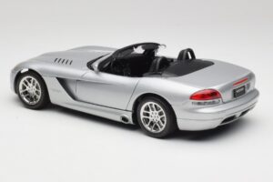 Dodge Viper SRT-10 Bright Hõbe Bburago 1:18 34908 Metall - pilt 7/8