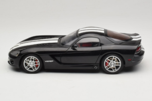Dodge Viper SRT-10 Coupe Must AUTOart 1:18 71712 Metall - pilt 4/8