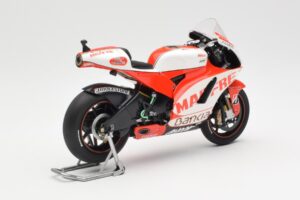 Ducati Desmosedici GP11 #8 H. Barbera Ducati MotoGP Team MotoGP 2011 Minichamps 1:12 123110008 Metall - pilt 3/6