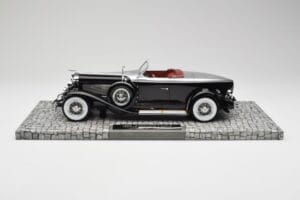 Duesenberg Model J Torpedo Disappearing Top Convertible Coupe Hõbedane Must Minichamps 1:18 107150431 Vaik - pilt 3/6