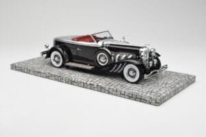 Duesenberg Model J Torpedo Disappearing Top Convertible Coupe Hõbedane Must Minichamps 1:18 107150431 Vaik - pilt 4/6