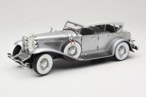 Duesenberg SJ Hõbedane GreenLight 1:18 13525 Metall