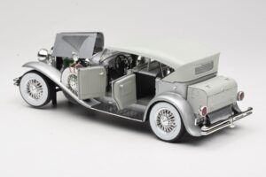 Duesenberg SJ Hõbedane GreenLight 1:18 13525 Metall - pilt 5/8