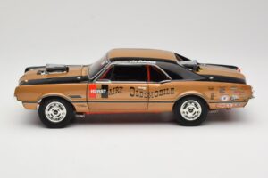 Oldsmobile 442 Hurst Hairy Olds Twin-Engine 4WD 1966 Highway 61 1:18 50089 Metall - pilt 4/8