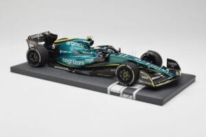 Aston Martin AMR22 Aramco #5 S. Vettel Abu Dhabi GP 2022 Last Race Collector's Edition Minichamps 1:18 117222205 Vaik - pilt 4/7