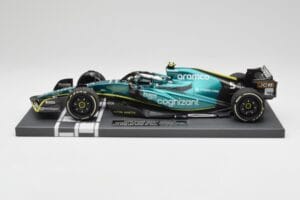 Aston Martin AMR22 Aramco #5 S. Vettel Abu Dhabi GP 2022 Last Race Collector's Edition Minichamps 1:18 117222205 Vaik