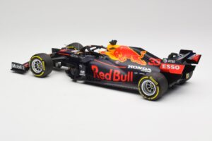 Aston Martin Red Bull Racing RB16 #33 M. Verstappen Abu Dhabi GP Winner 2020 Minichamps 1:18 110201733 Metall - pilt 5/7