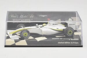 Brawn GP Mercedes BGP001 #22 J. Button Showcar 2009 Minichamps 1:43 400090092 Metall - pilt 5/5