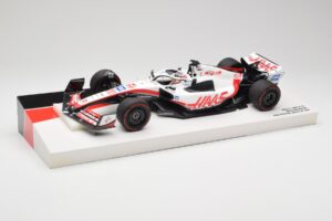 Haas VF-22 #20 K. Magnussen Pole Position Brazil GP 2022 Minichamps 1:18 147222120 Metall - pilt 2/7